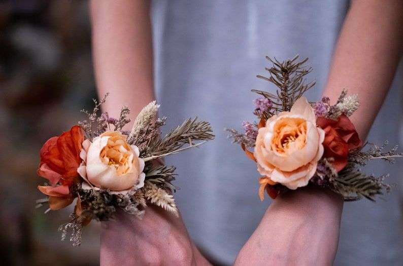 How To Make A Wrist Corsage With Elastic Wristlet