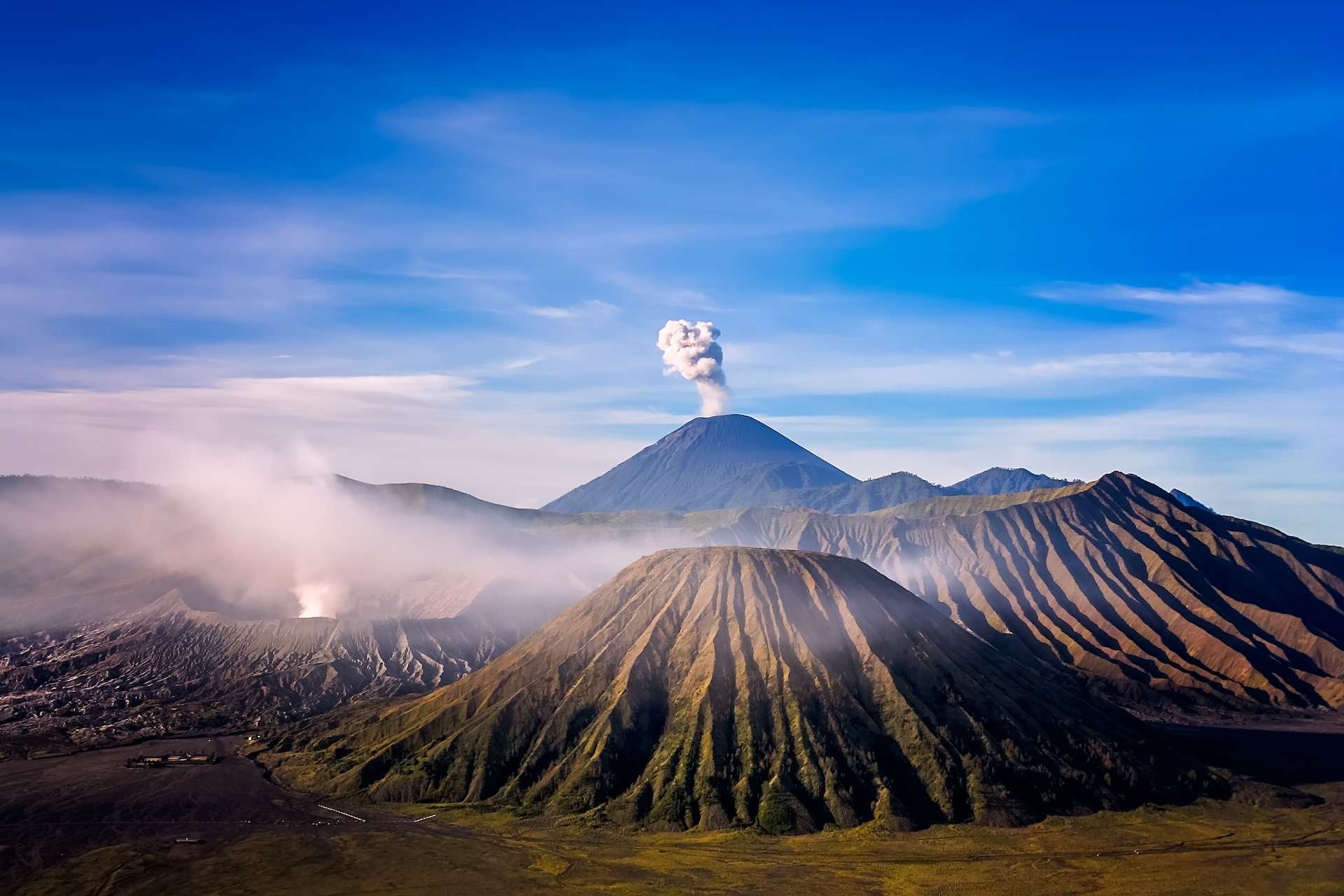 Volcano eruption at Mount Semeru has prompted an alert in Indonesia