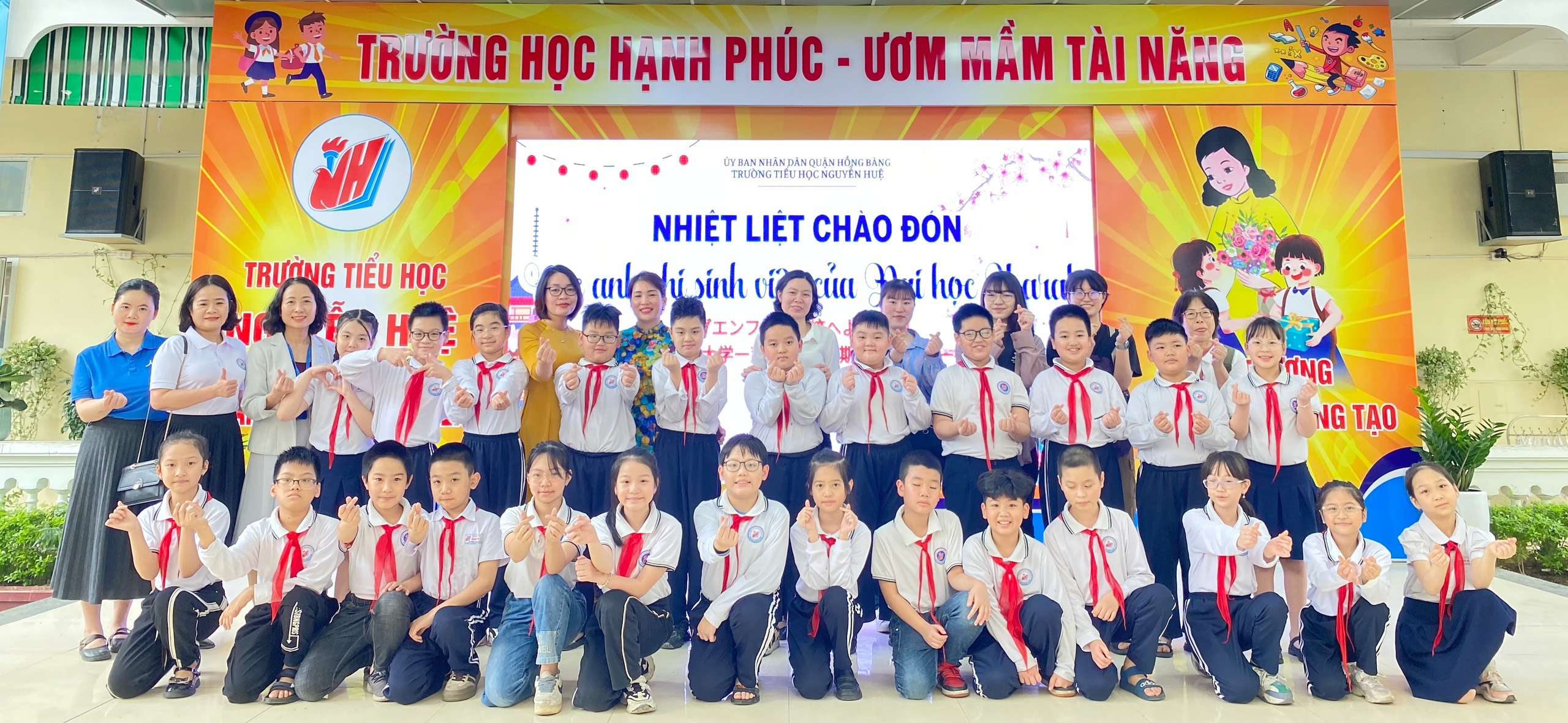 Giao lưu học tập Việt - Nhật tại trường tiểu học Nguyễn Huệ