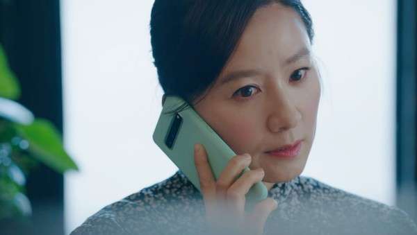 배우 김희애로 보는 휴대폰의 역사
