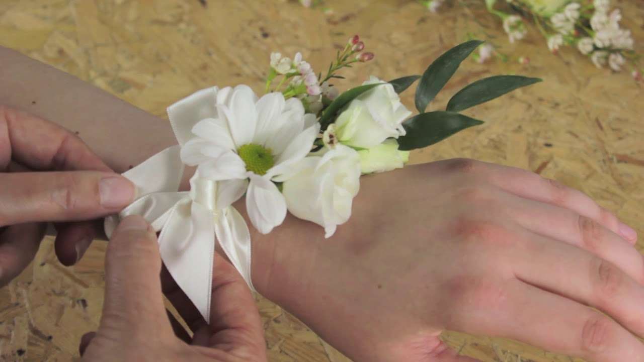 How To Make A Wrist Corsage With Elastic Wristlet