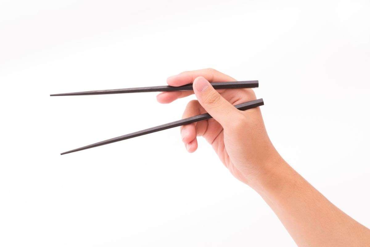 How To Properly Hold A Chopstick