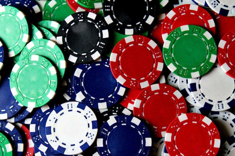 How Many Chips Does Each Person Get In Poker