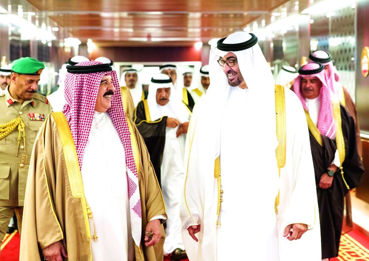 رئيس الدولة ونائبه والحكام يهنئون ملك البحرين بذكرى اليوم الوطني الـ 51