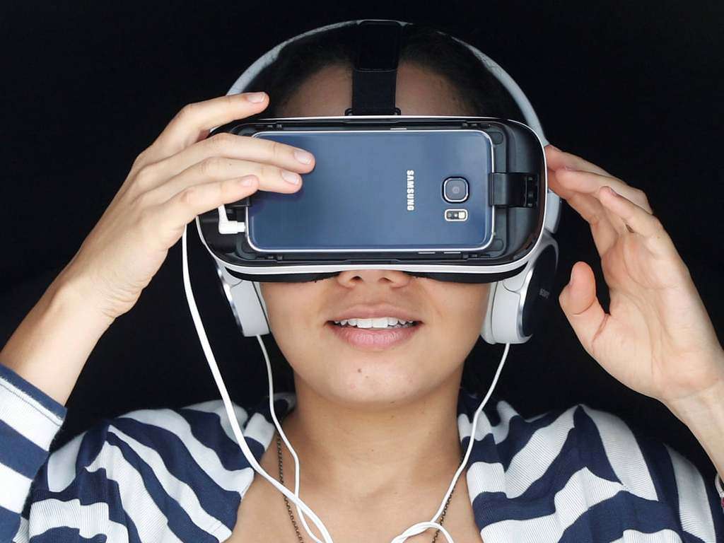 How Does Virtual Reality Headset Work