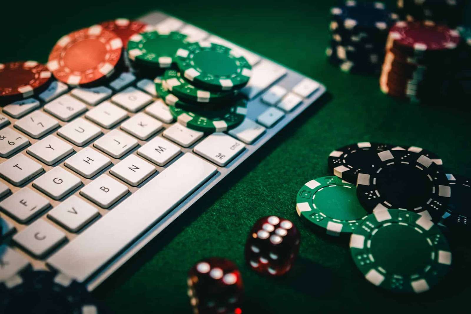 How To Play In Poker Tournaments