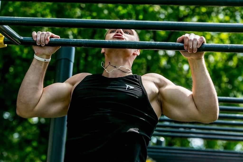What Is Better Calisthenics Or Weightlifting