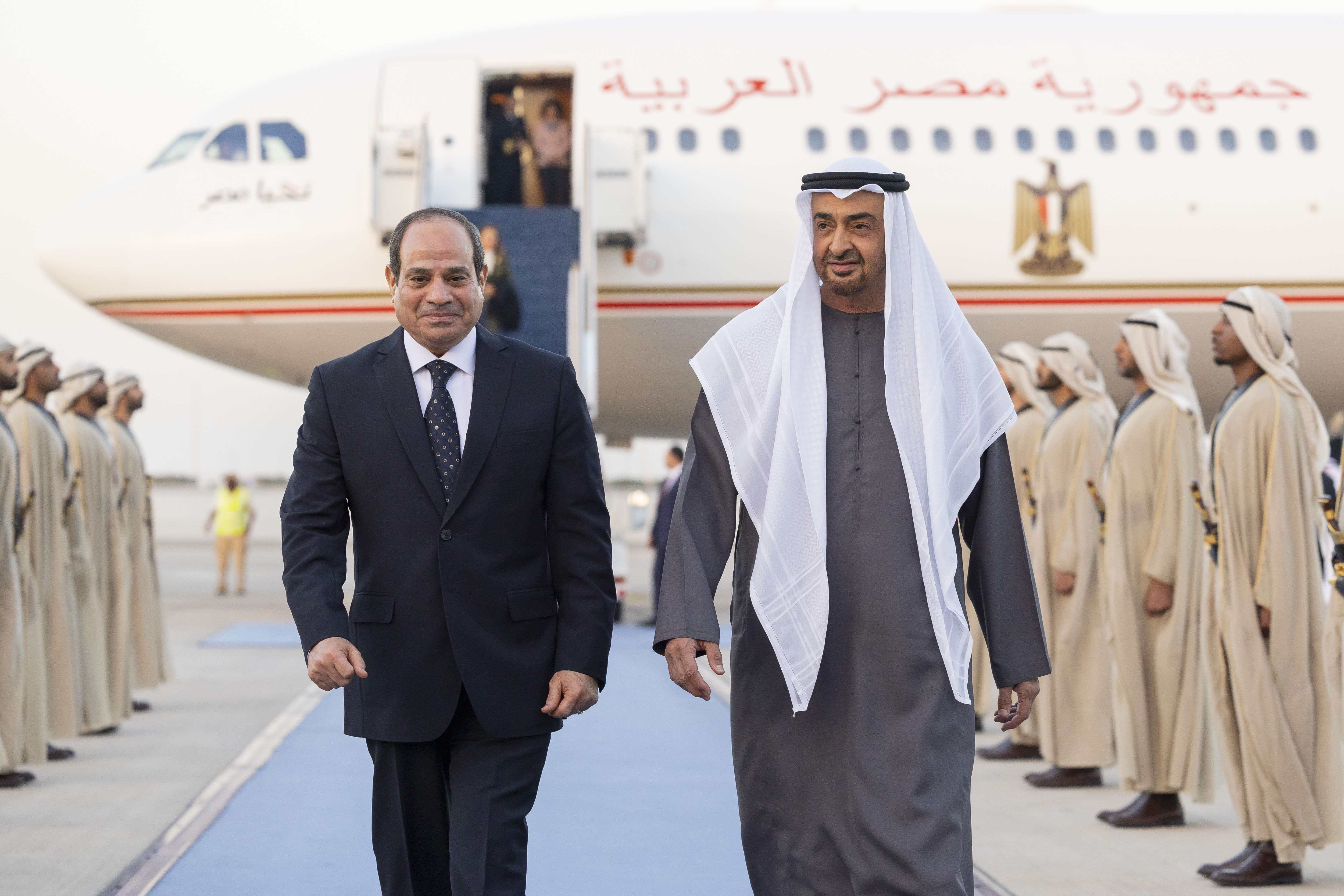 محمد بن زايد يستقبل الرئيس المصري للمشاركة في القمة العالمية للحكومات 2023 بدبي