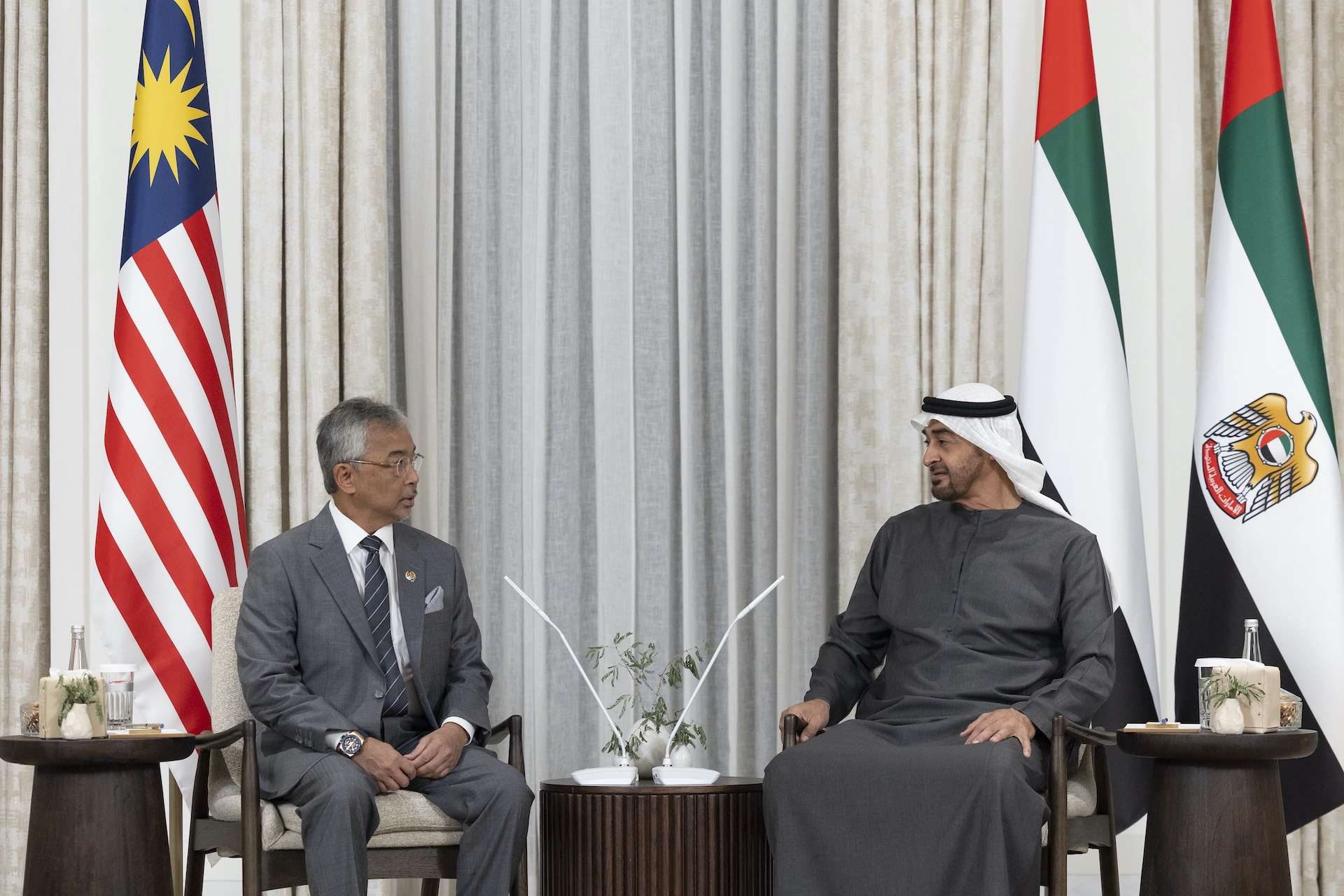 President of UAE receives Malaysian King