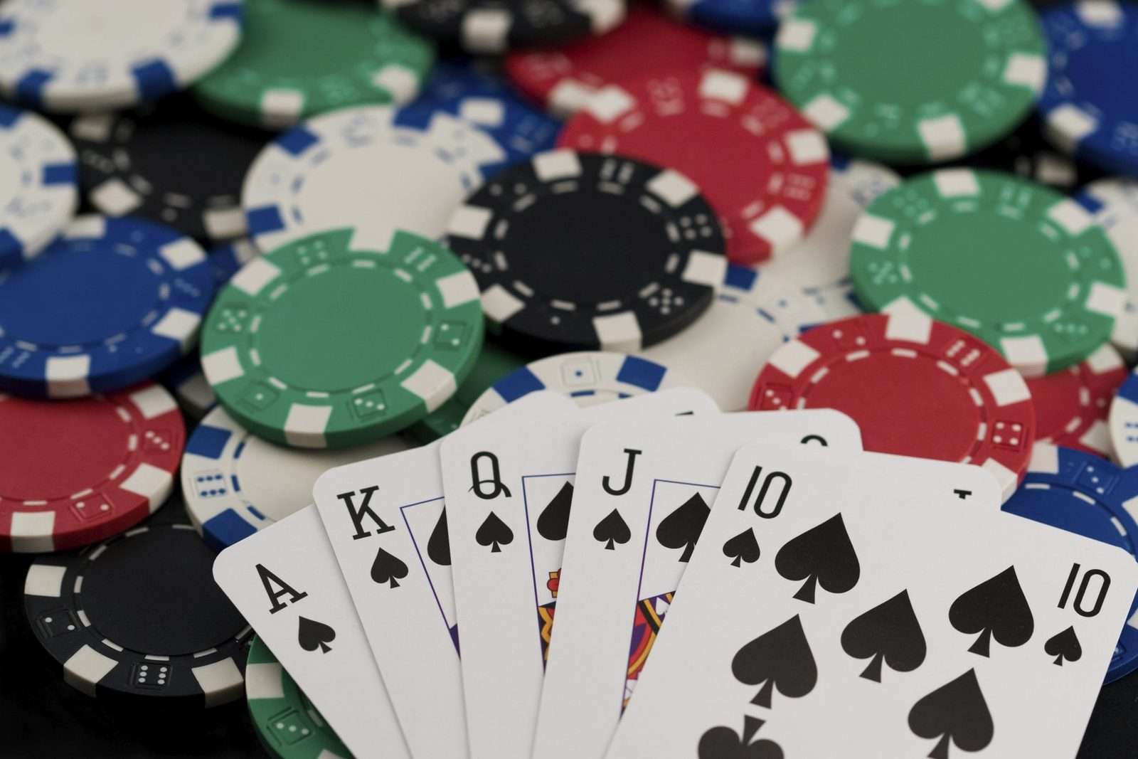 How Does Betting Work In Poker