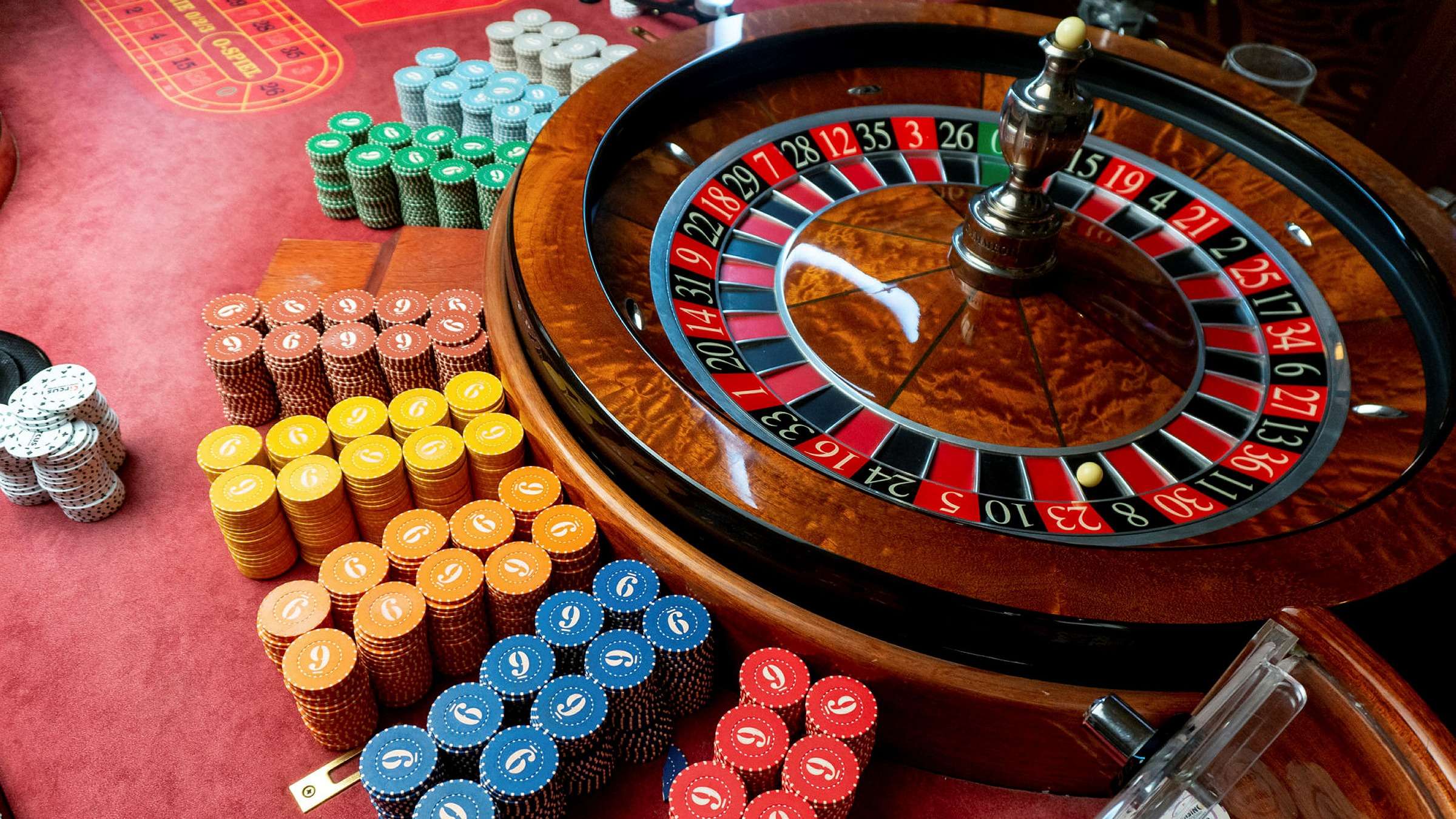 How Do Casino Hosts Get Paid
