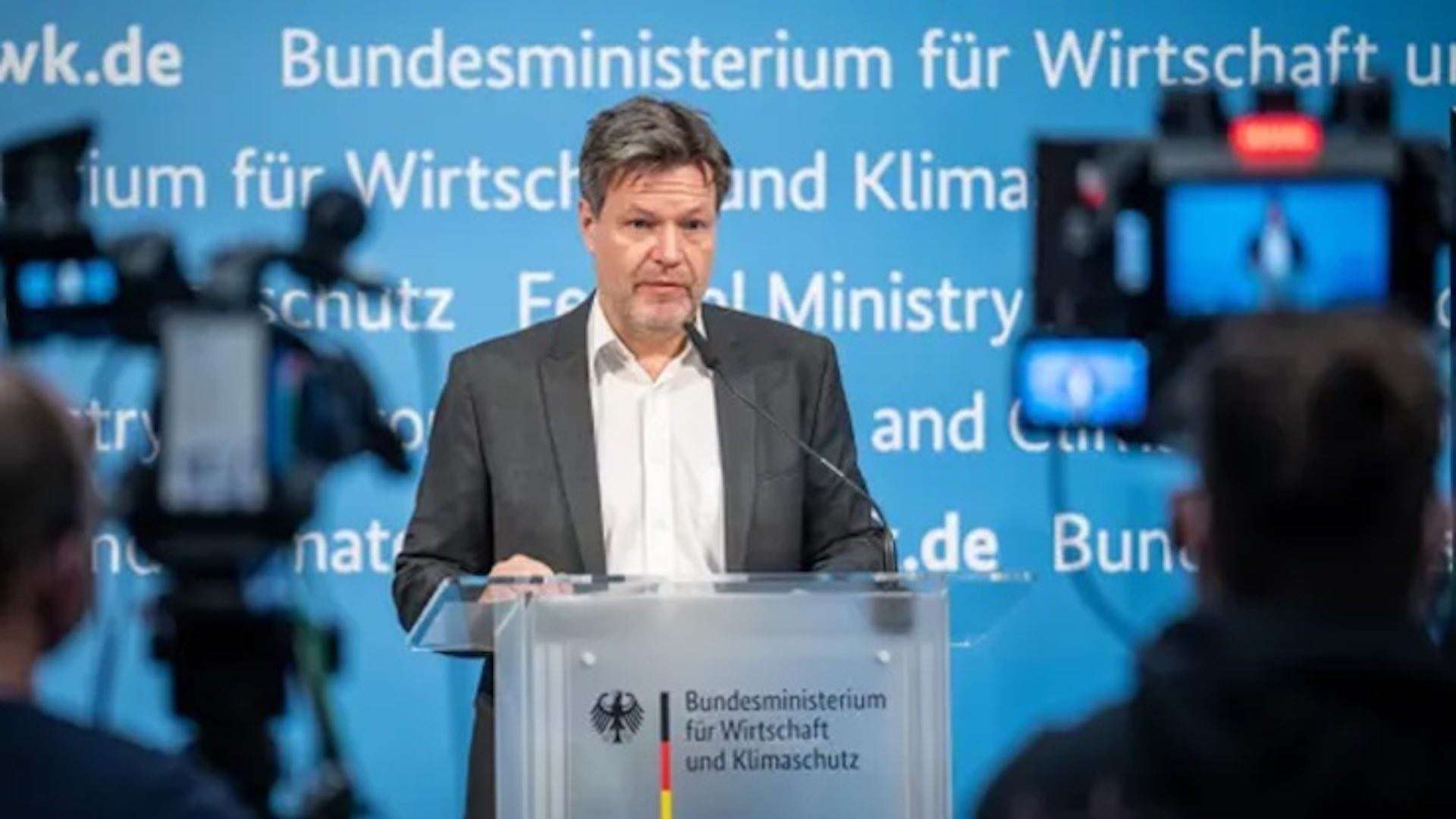 Aid for solar, wind industries sought by German economy minister