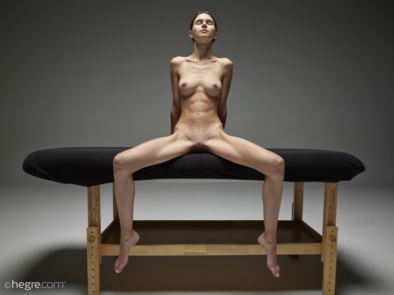 Leona - Naked Massage Art 44 14000Px 5