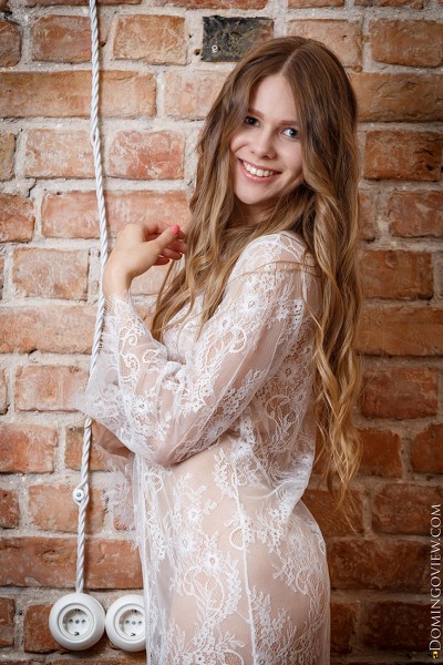 Evelina - Beautiful Babe Naked At The Wall 6