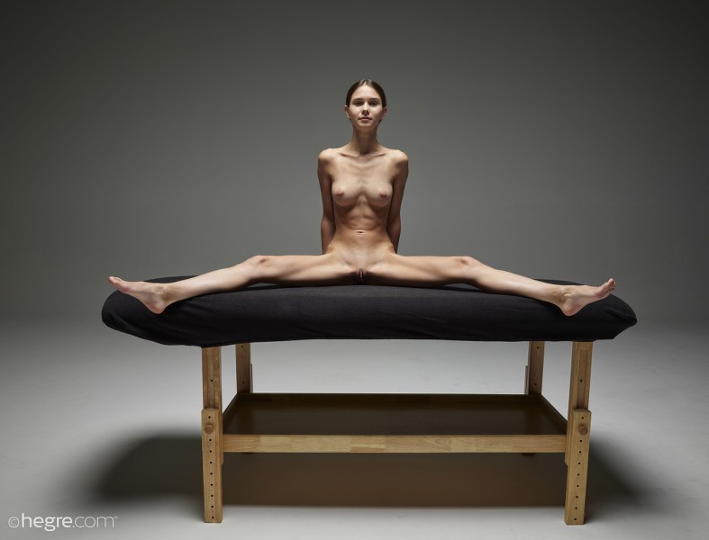 Leona - Naked Massage Art 44 14000Px 11