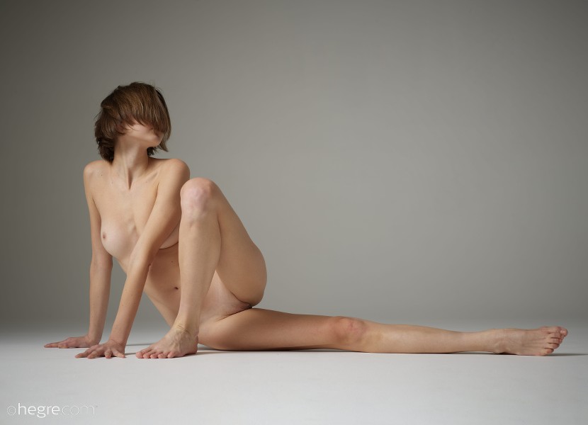 Hannah - The Naked Body 12