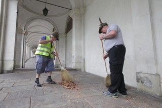 Alpini di Vicenza puliscono portici di Monte Berico