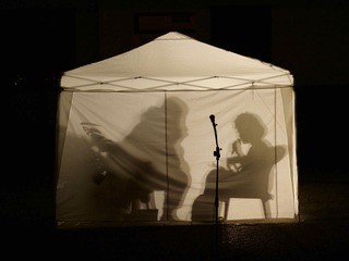 Ex schiava del racket del sesso a Vicenza parla in una tenda