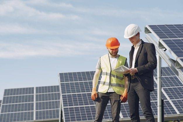Solar PV Installers: The Top Reasons to Hire Local Solar Installers for Solar Panel Installation  thumbnail