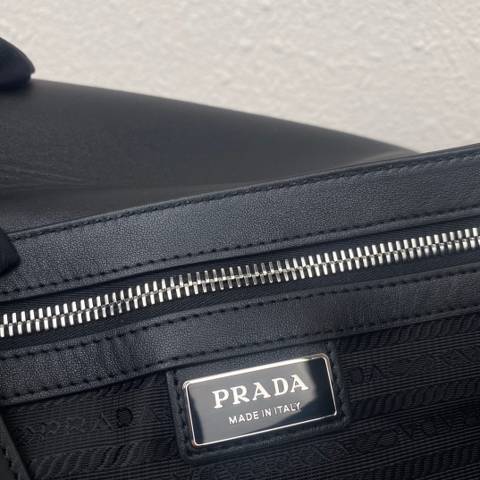 Túi đeo chéo Prada siêu cấp da bê màu đen size 26cm