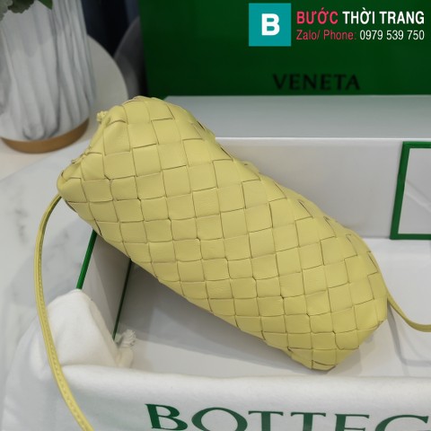 Túi xách Bottega Veneta the pouch cao cấp da bê màu vàng size 23cm
