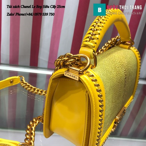 Túi xách Chanel Boy viền xích siêu cấp da cá đuối 25cm màu vàng  - A67086