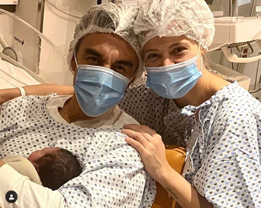 Nace la bebé de Adrián Uribe