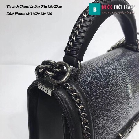 Túi xách Chanel Boy viền xích siêu cấp da cá đuối 25cm màu đen bóng  - A67086