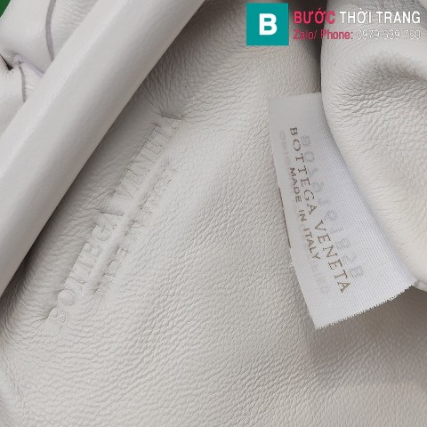 Túi xách Bottega Veneta the pouch cao cấp da bê màu trắng size 23cm