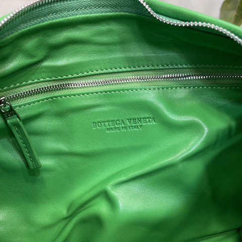 Túi xách Bottega Veneta hobo bag da bê màu xanh ngọc size 46cm 