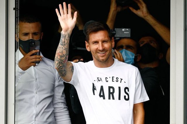 Messi llega a Paris y esta feliz