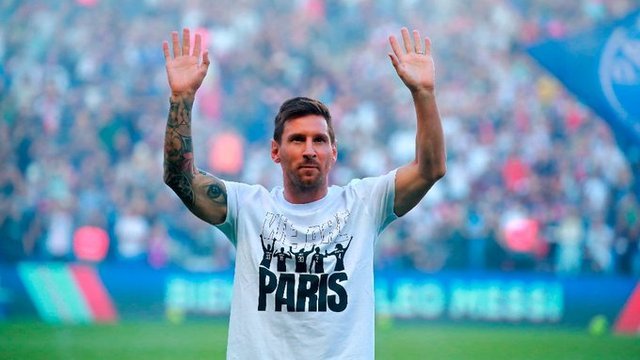 Lionel Messi es ovacionado en su presentado con el PSG