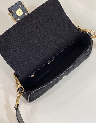 Túi xách Fendi Baguette siêu cấp da bê màu đen size 26cm 