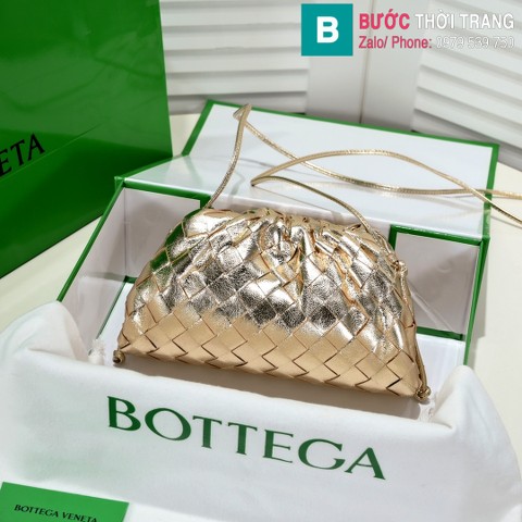 Túi xách Bottega Veneta the pouch cao cấp da bê màu bạc size 23cm