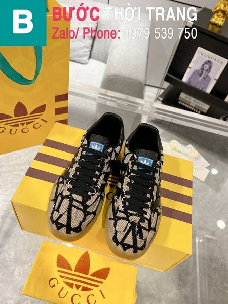 Giày thể thao Gucci x Adidas in logo màu be sọc đen