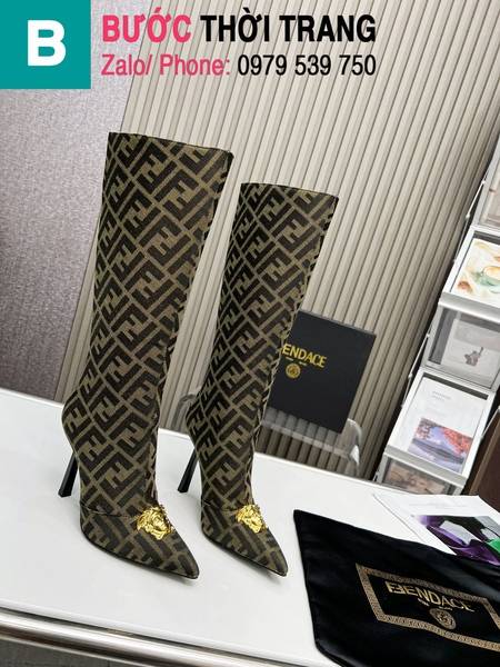 Boot da Versace x Fendi chân kim mũi nhọn màu vàng đen