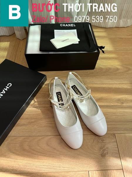 Giày búp bê Chanel Double C Mountain Camellia quai xâu ngọc màu trắng