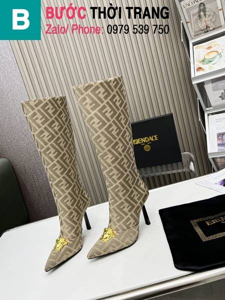 Boot da Versace x Fendi chân kim mũi nhọn màu vàng