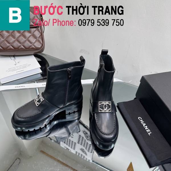 Boot da Chanel cổ thấp đính logo màu đen
