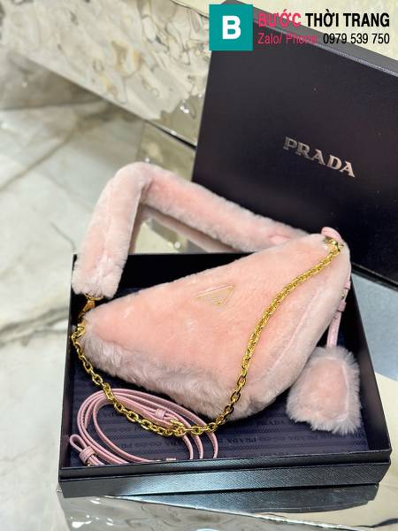 Túi tam giác Prada siêu cấp lông cừu màu hồng size 28cm