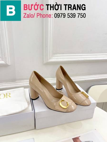 Giày cao gót Dior mũi tròn gắn logo gót trụ cao 7.5cm màu be
