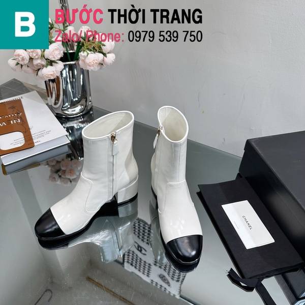 Boot Chanel da màu trắng đế vuông cao 4.5cm