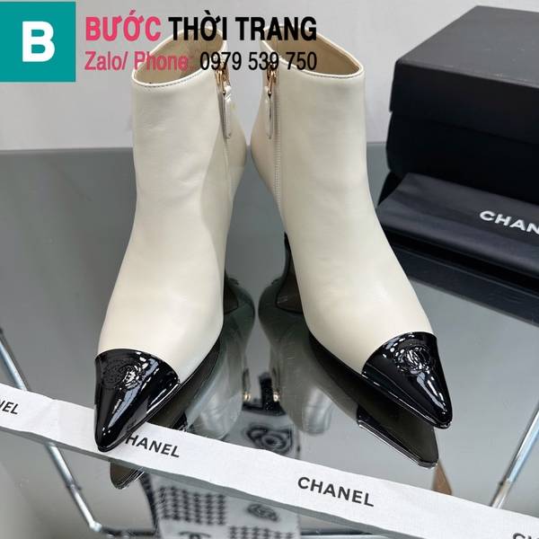 Boot cổ thấp Chanel mũi nhọn chân kim da trơn màu trắng 7.5cm