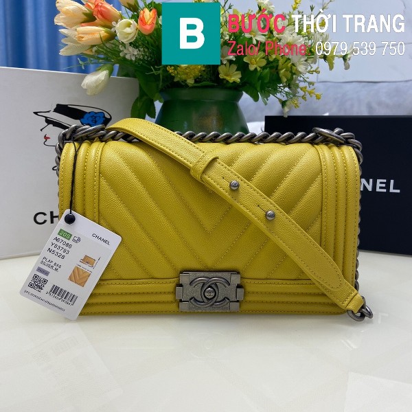 Túi xách Chanel Boy siêu cấp vân v da bê màu vàng size 25cm - 67086