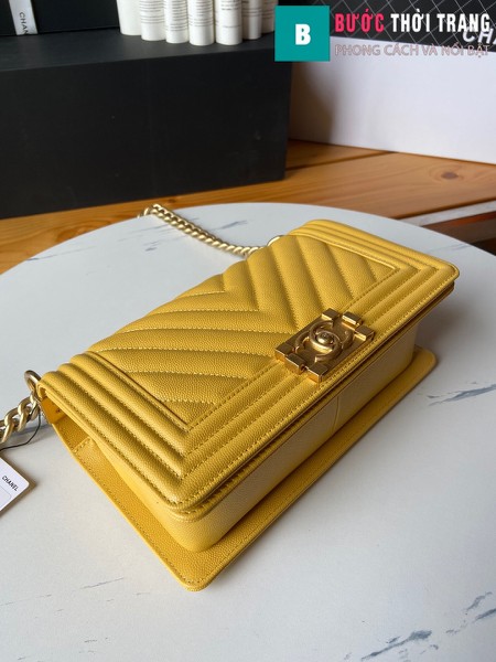 Túi xách Chanel boy siêu cấp vân v màu vàng size 25 cm - A67086
