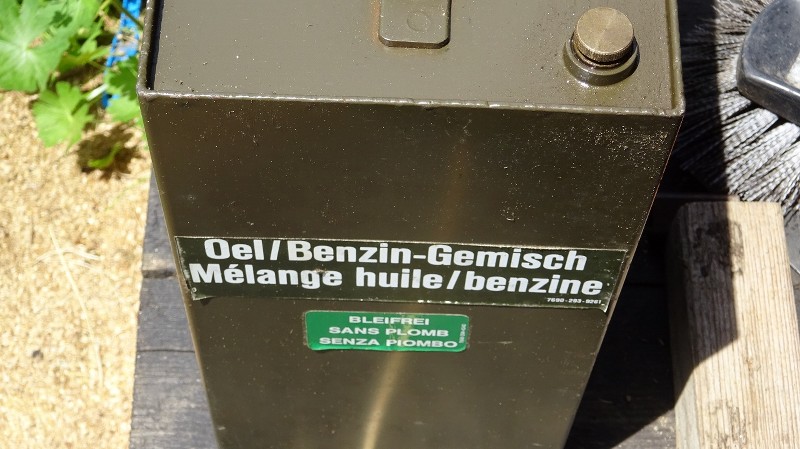 Treibstoffbehälter: Husqvarna Öleinfüllstutzen für alten Kanister