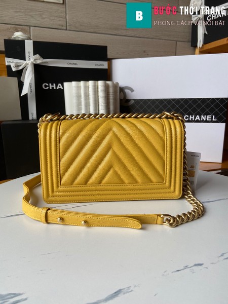 Túi xách Chanel boy siêu cấp vân v màu vàng size 25 cm - A67086