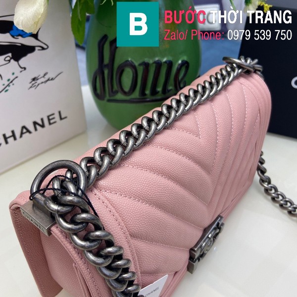 Túi xách Chanel Boy siêu cấp vân v da bê màu hồng size 25cm - 67086 