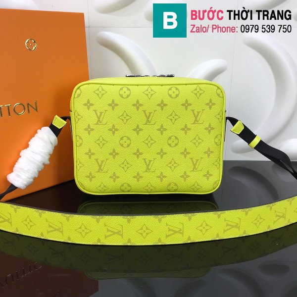 Túi Louis Vuitton Outdoor Messenger siêu cấp màu vàng chanh size 25cm - M30233