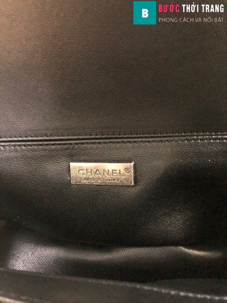 Túi xách Chanel boy siêu cấp da cá đuối màu đen bạc 2 size 25 cm - A67086